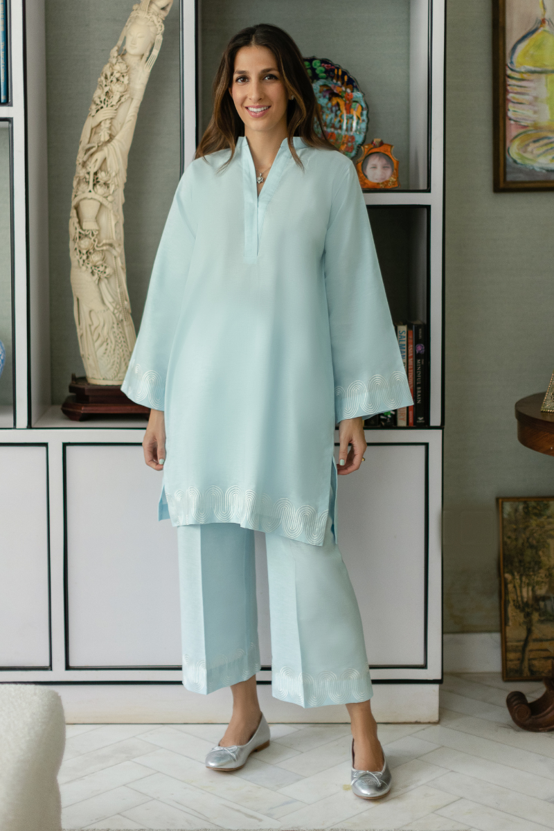 LIGHT BLUE EMBROIDERED IRISH LINEN SET