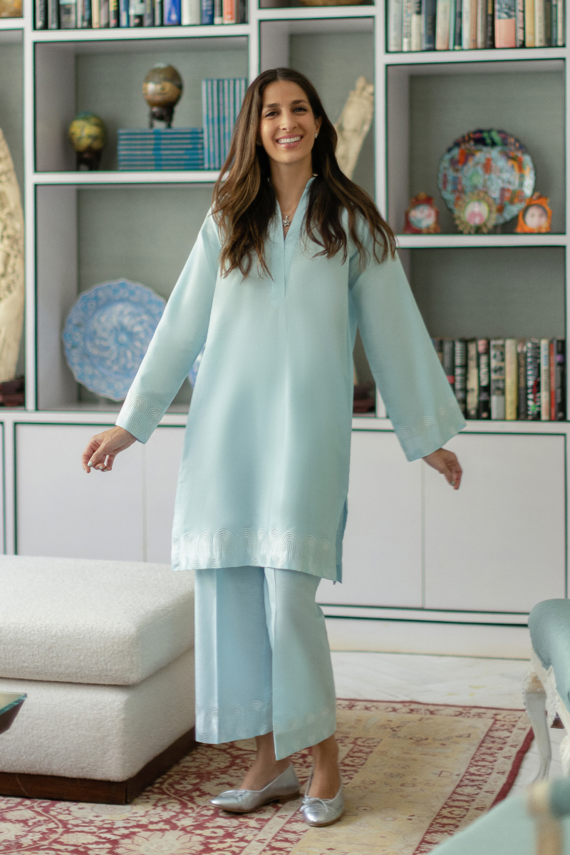 LIGHT BLUE EMBROIDERED IRISH LINEN SET