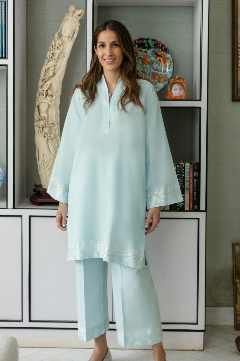 LIGHT BLUE EMBROIDERED IRISH LINEN SET