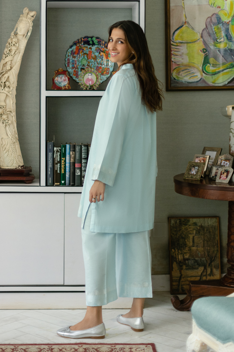 LIGHT BLUE EMBROIDERED IRISH LINEN SET